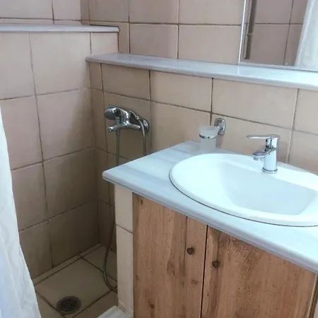 λιθόκτιστη παραδοσιακή οικία *