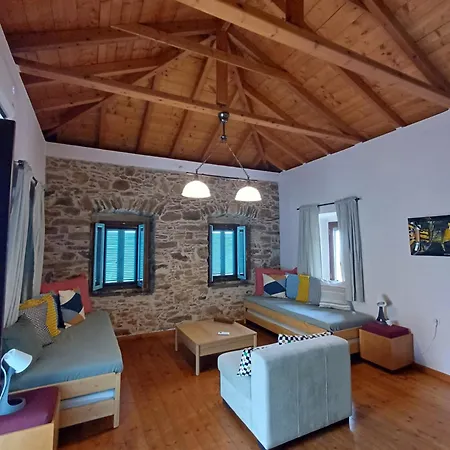 λιθόκτιστη παραδοσιακή οικία 別荘