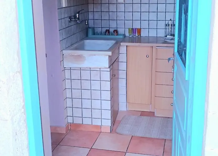 λιθόκτιστη παραδοσιακή οικία *