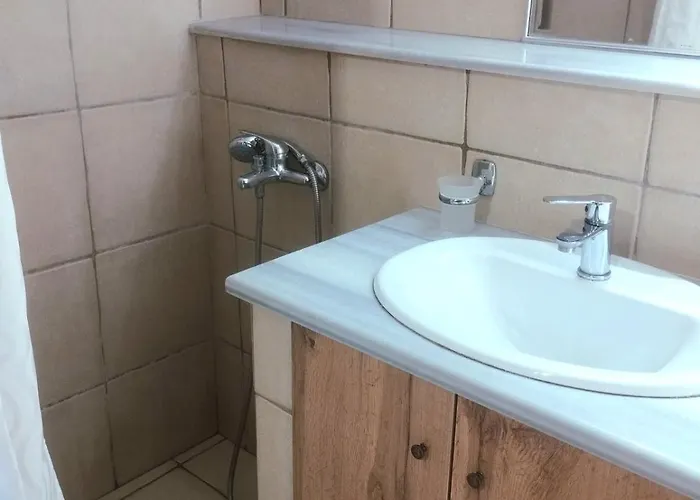 λιθόκτιστη παραδοσιακή οικία *