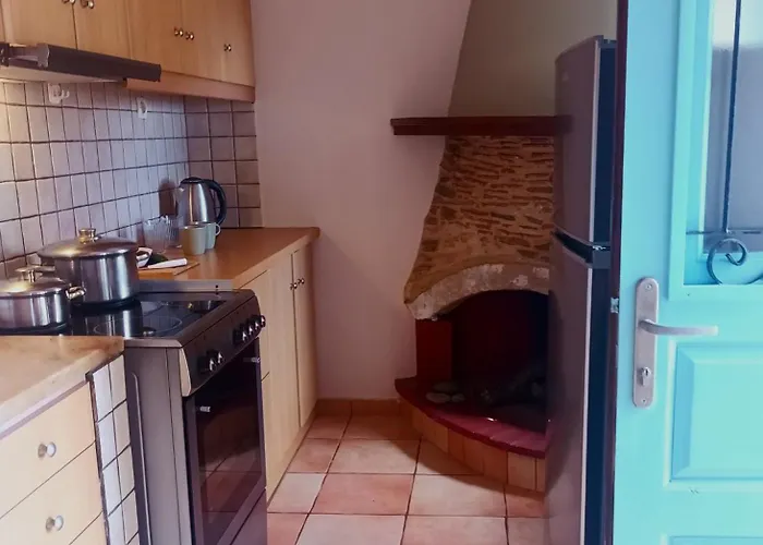 λιθόκτιστη παραδοσιακή οικία * Agios Nikolaos (Peloponnese)