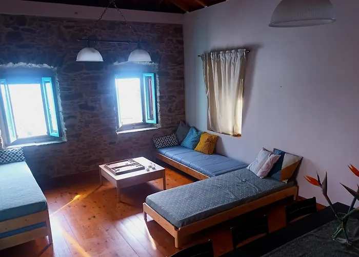 λιθόκτιστη παραδοσιακή οικία *